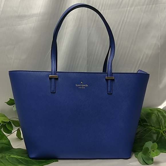 kate spade Handbags - AUTHENTIC KATE SPADE TOTE STUNNING!